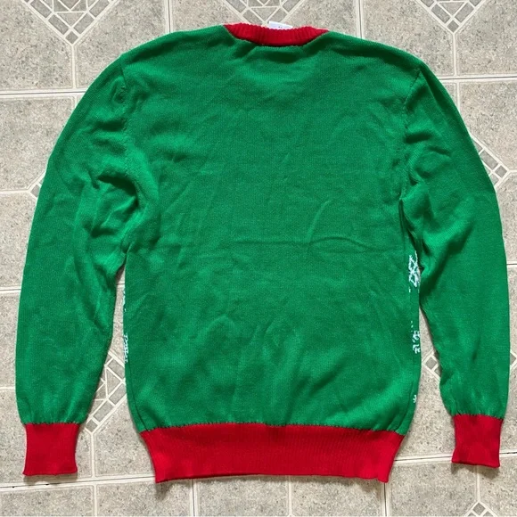 PEANUTS Snoopy House Christmas Unisex Pullover Sweater w/ Pockets Size M NEW - Picture 4 of 6